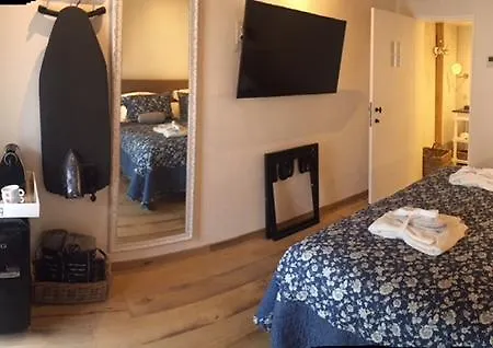 לינה וארוחת בוקר Casa Romantico 4*