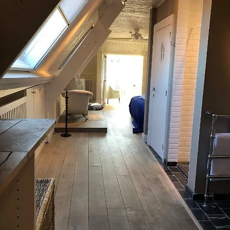 לינה וארוחת בוקר Casa Romantico 4*