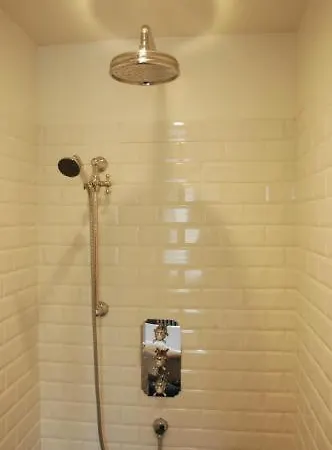 לינה וארוחת בוקר Casa Romantico ברוז'